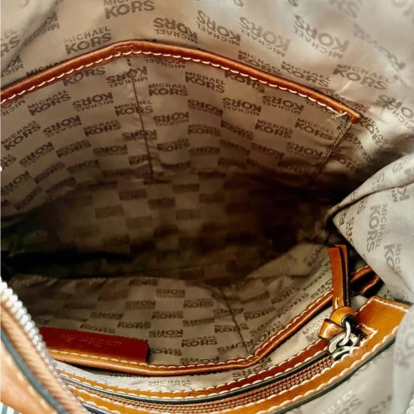 Michael Kors Leather Boho Bag. Functional, good vintage condition. - Picture 5 of 7